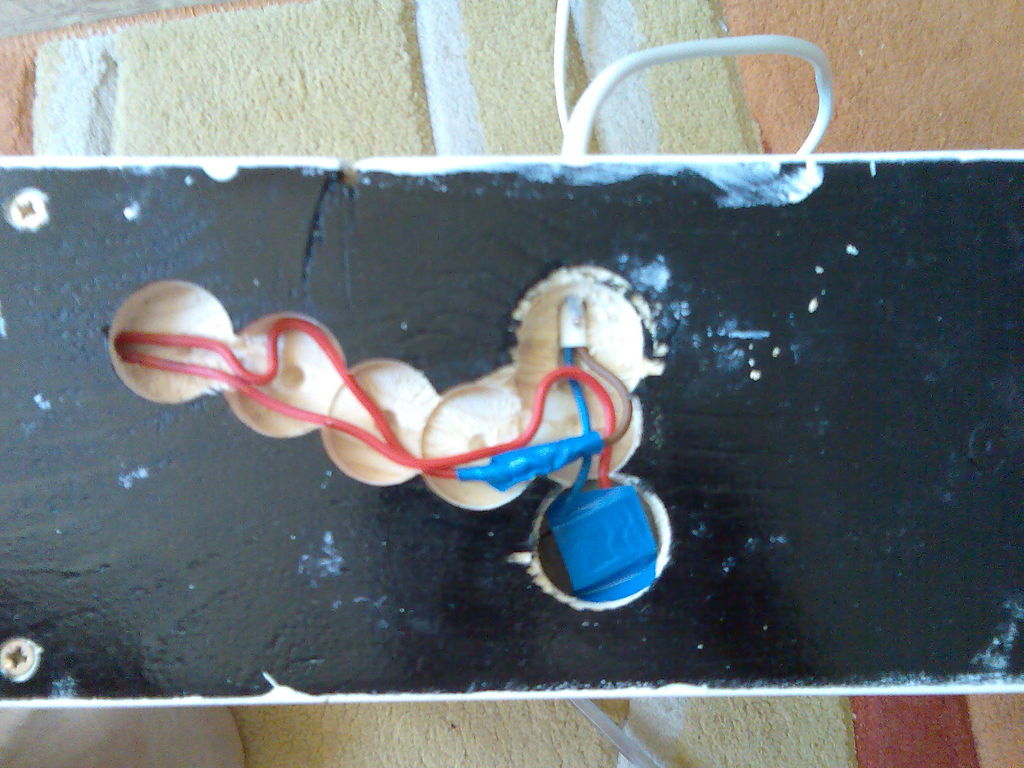 Монтаж выключателя настольного светильника