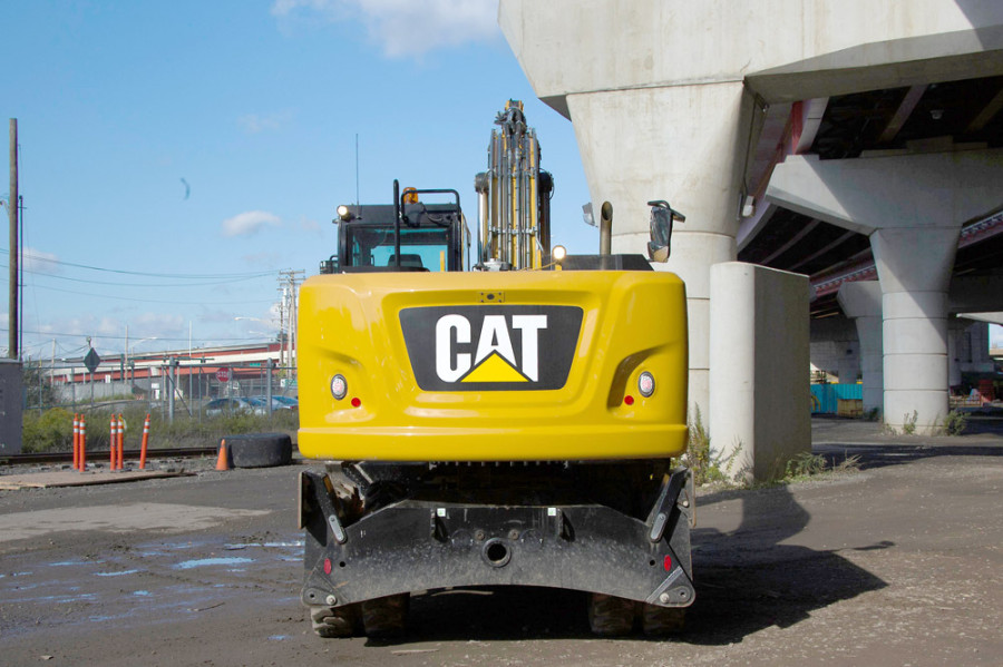 Экскаватор Cat 313F L GC. Вид сзади Экскаватор Cat 313F L GC. Вид сзади