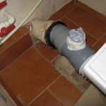 kak-soedinit-chugunnye-truby-s-plastikovymi