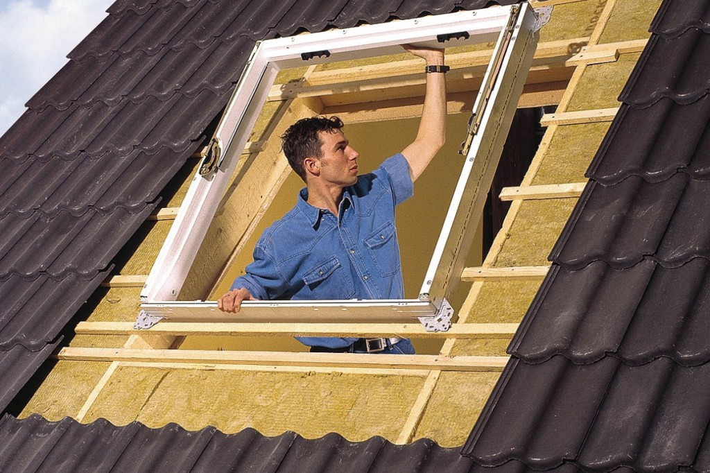 Установка мансардных окон Velux