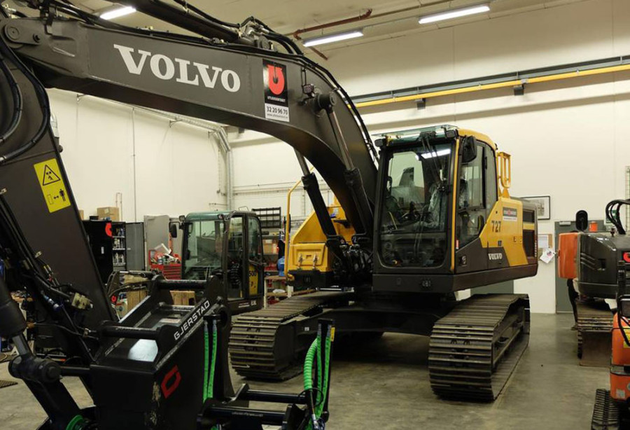 Гусеничный экскаватор Volvo EC220E